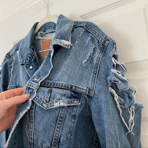 LEVIS Super Distressed Denim Jacket - Picture 3 of 8